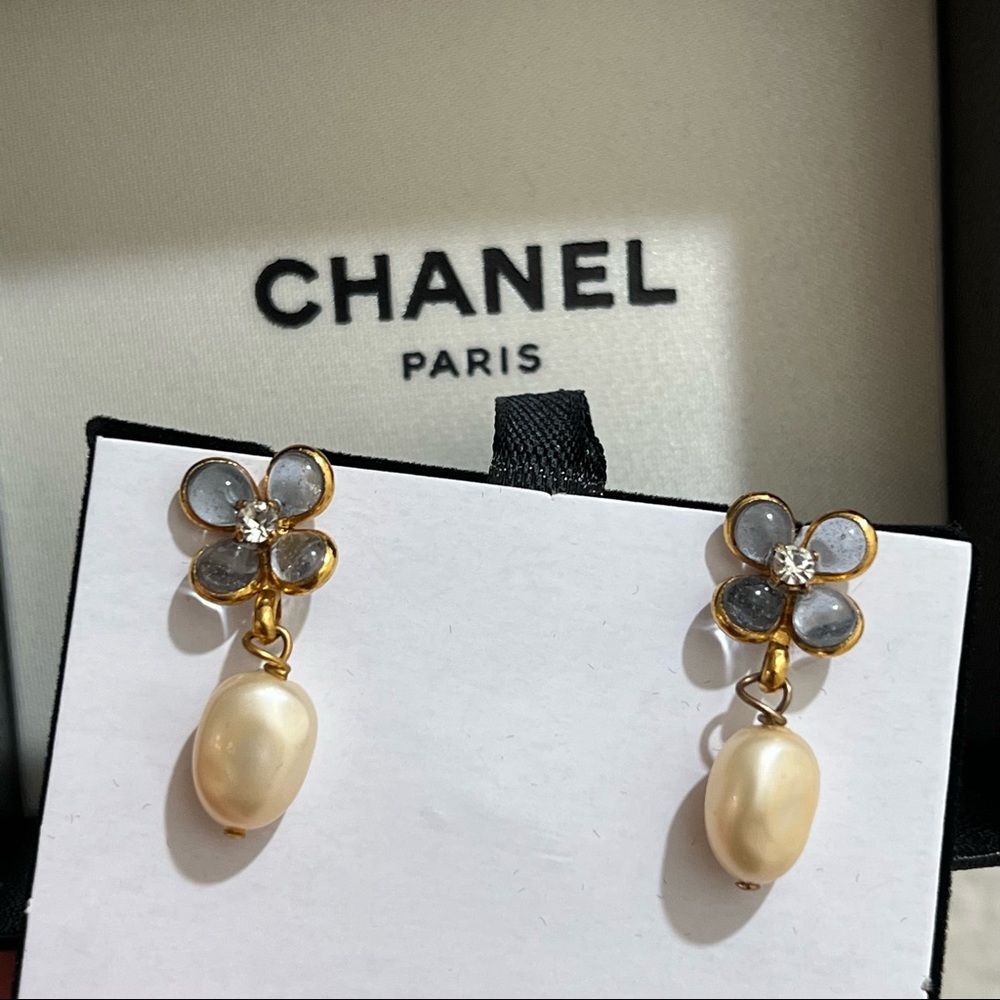 chanel gripoix flower drop pearl earring